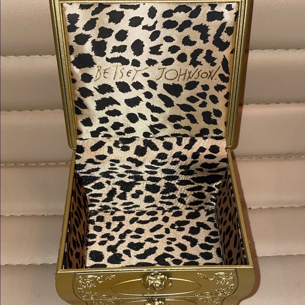 Betsey Johnson Gold Heart Necklace - Picture 6 of 8